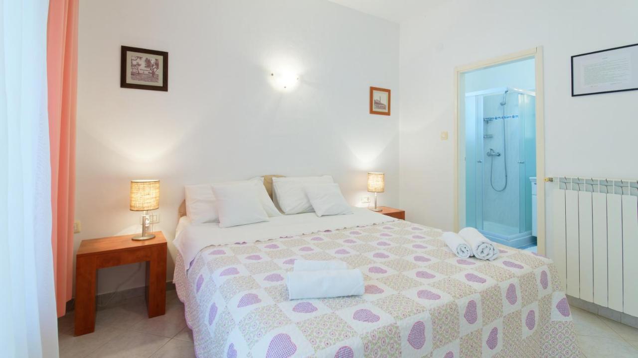 Apartments Susie By Rent Istria Умаг Екстериор снимка