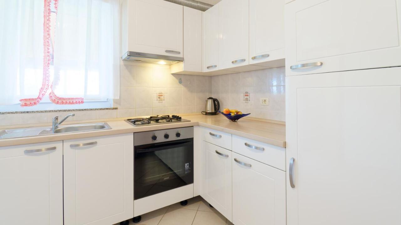 Apartments Susie By Rent Istria Умаг Екстериор снимка